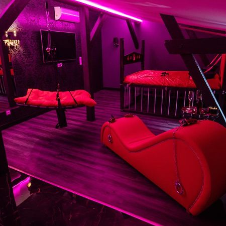Red Palace Apartament Bdsm ビィドゴシュチュ エクステリア 写真