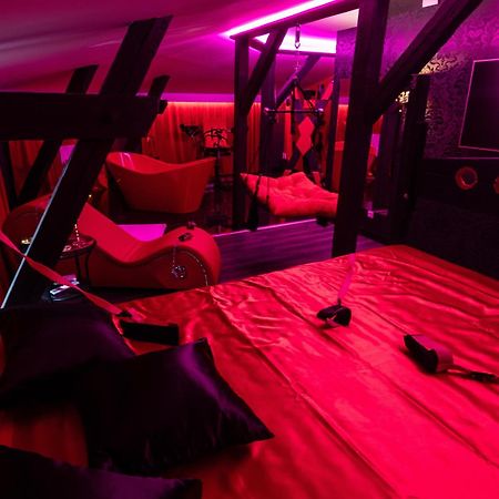 Red Palace Apartament Bdsm ビィドゴシュチュ エクステリア 写真