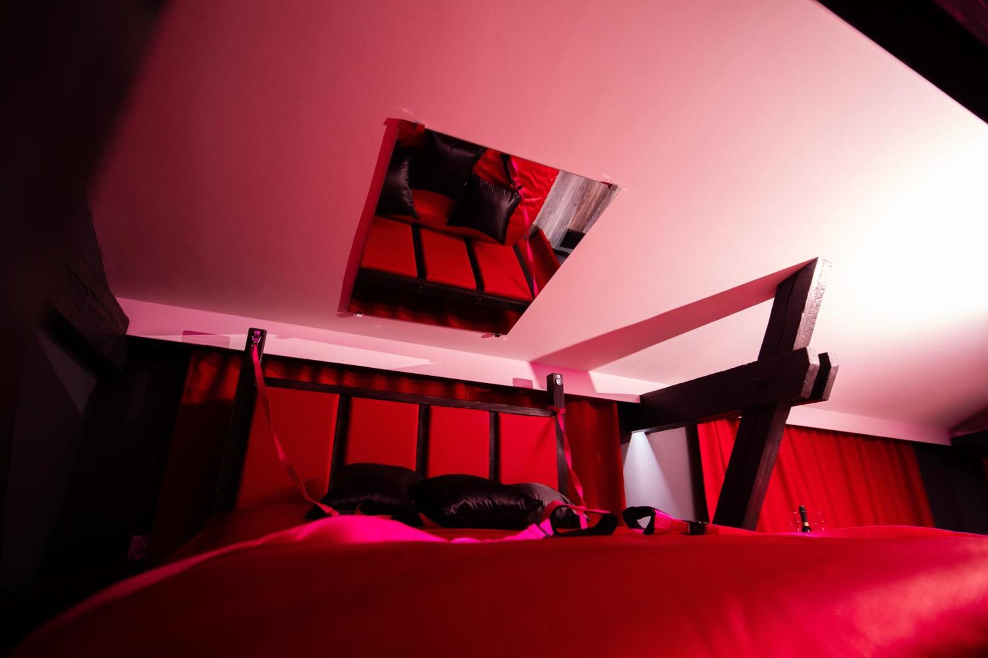 Red Palace Apartament Bdsm ビィドゴシュチュ エクステリア 写真