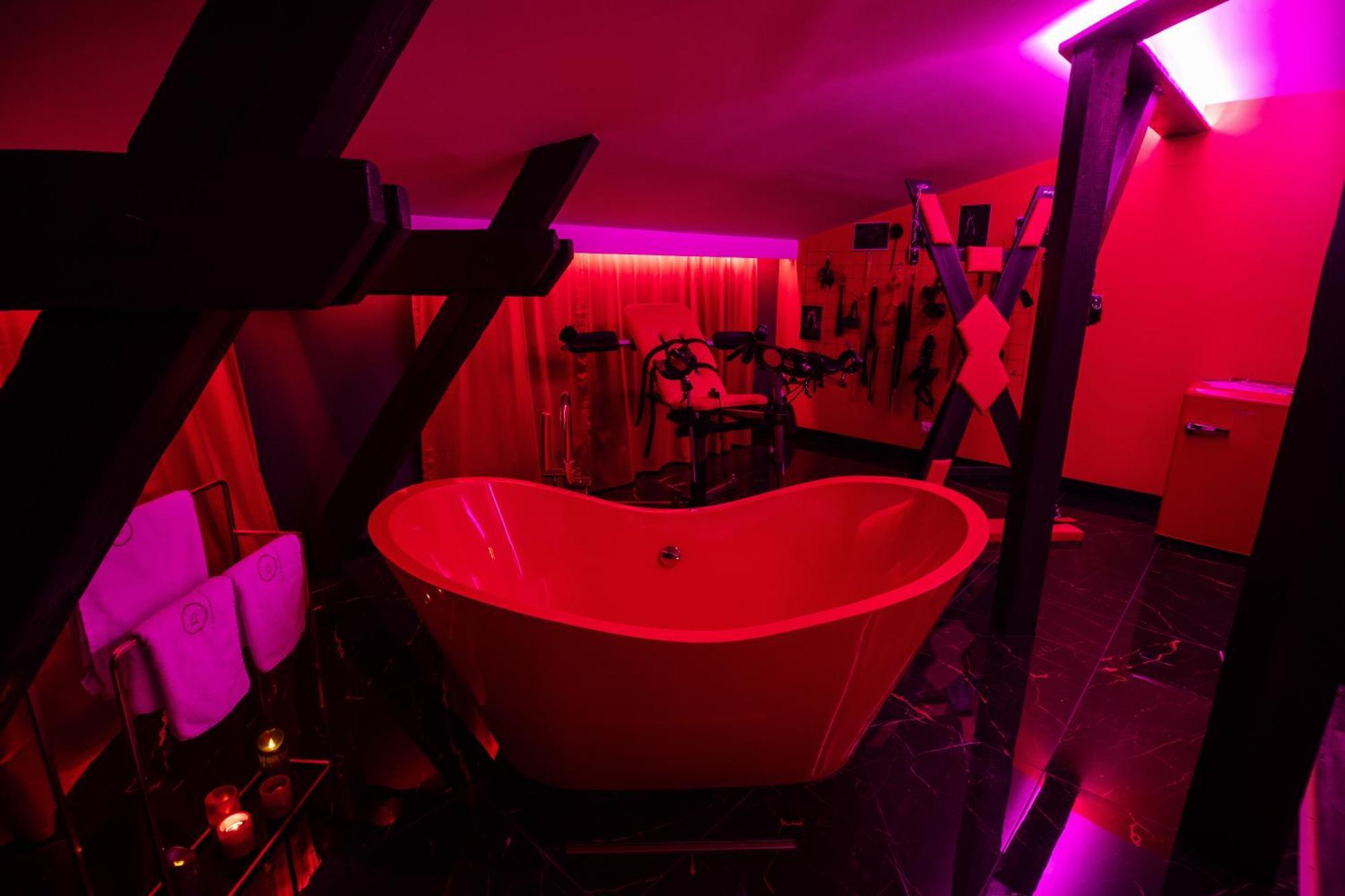 Red Palace Apartament Bdsm ビィドゴシュチュ エクステリア 写真