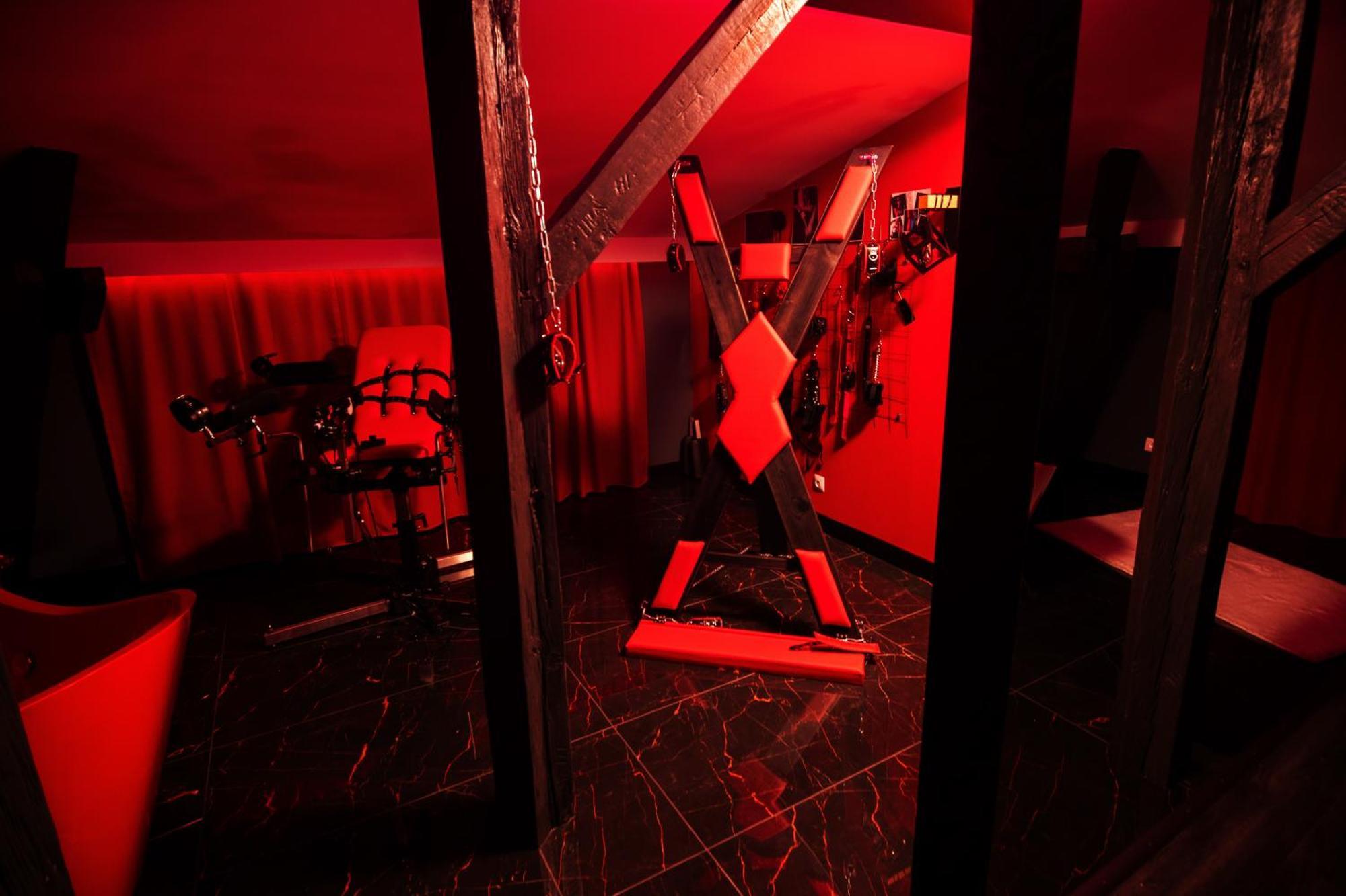 Red Palace Apartament Bdsm ビィドゴシュチュ エクステリア 写真