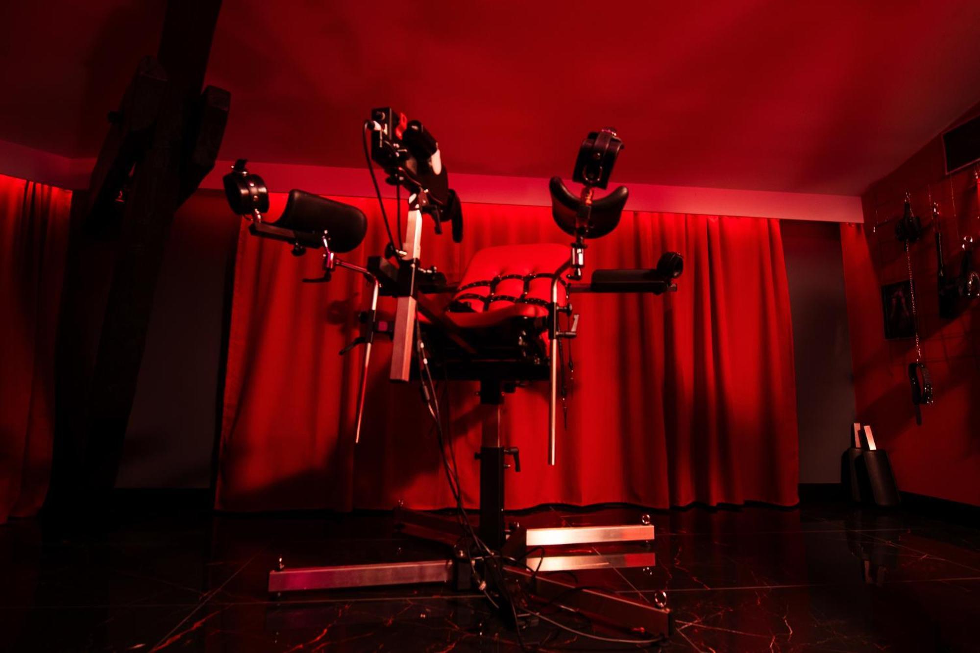 Red Palace Apartament Bdsm ビィドゴシュチュ エクステリア 写真