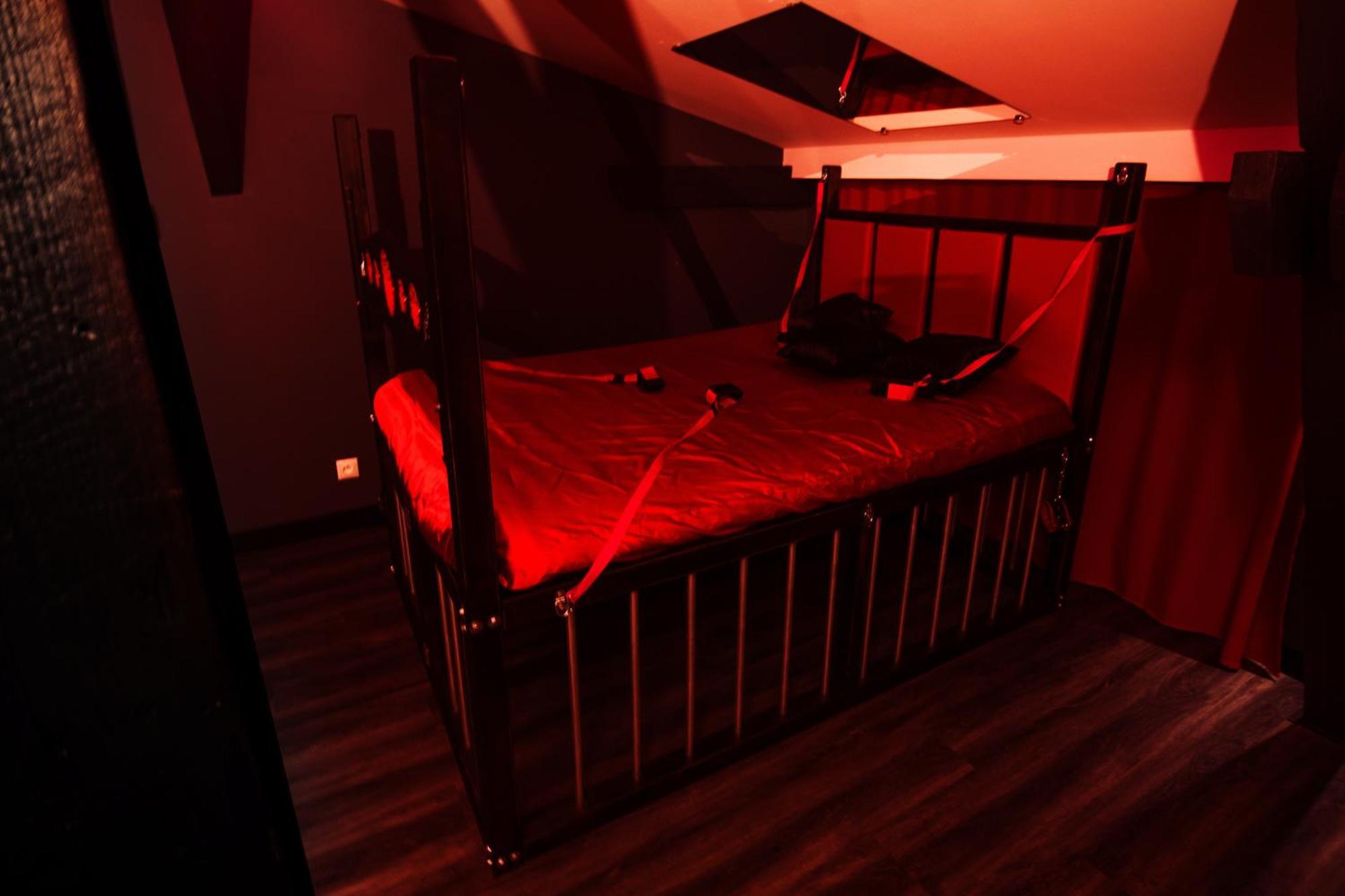 Red Palace Apartament Bdsm ビィドゴシュチュ エクステリア 写真